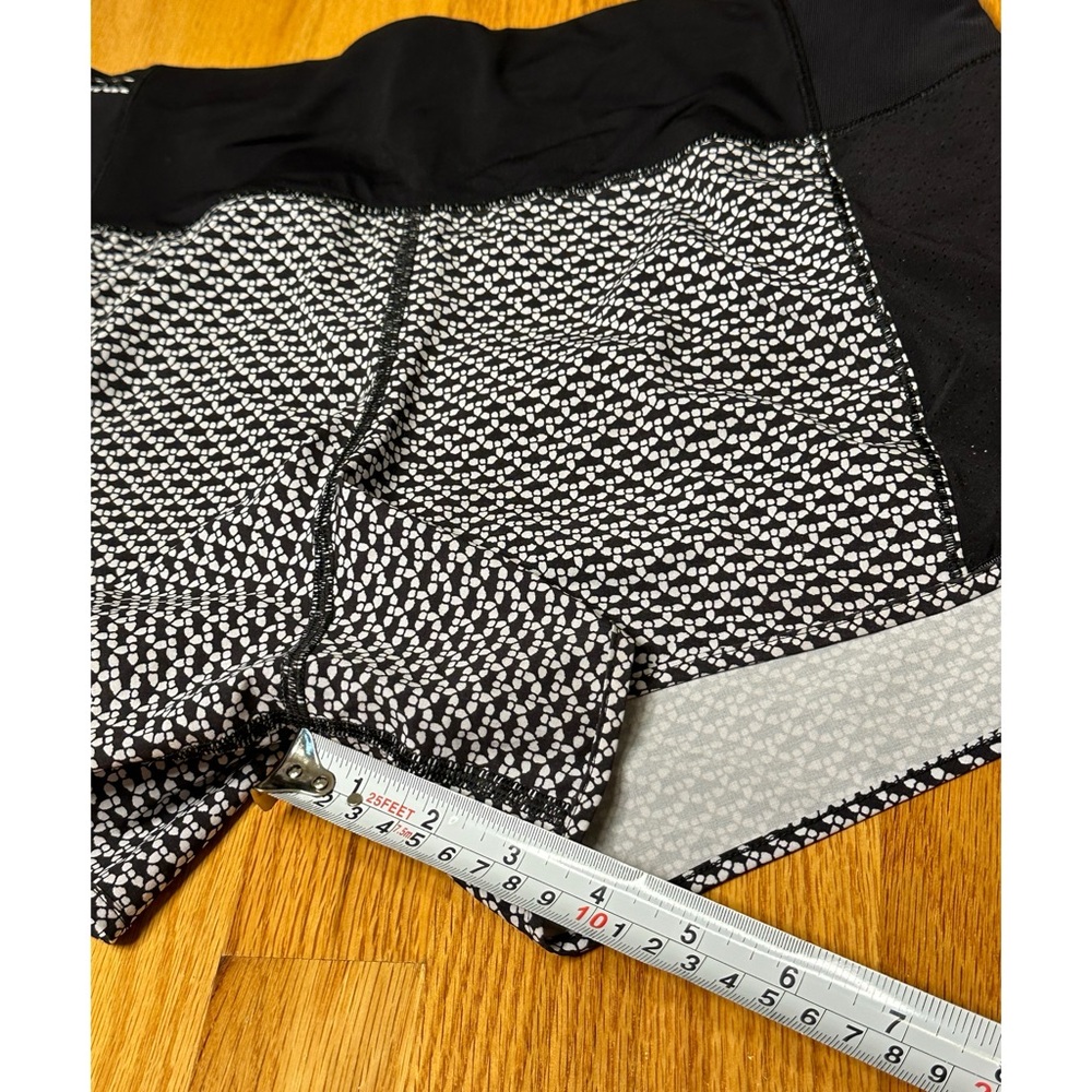 Lululemon Real Quick Short *Perforated 3.5" - Picture 3 of 6